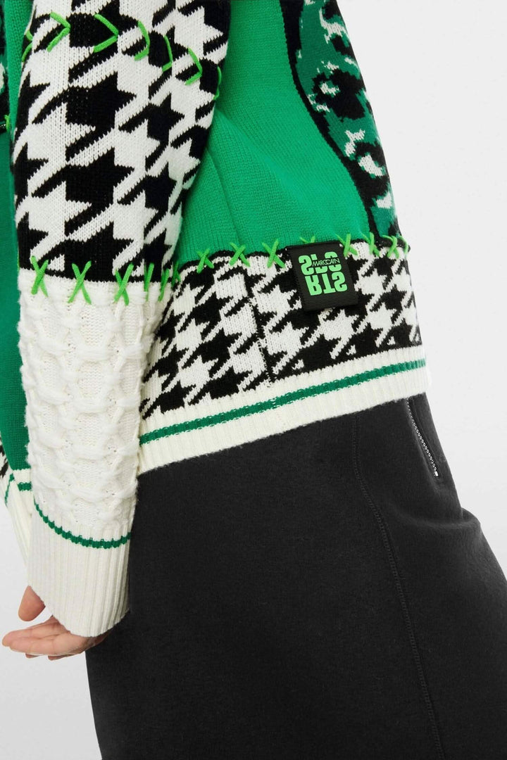 Pull en maille à motifs mélangés, col rond, style décontracté avec rayures aux poignets et design patchwork.