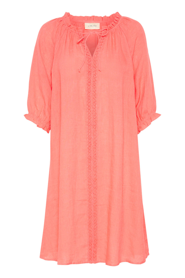 Robe Bellis en lin rose avec encolure fendue, détails en dentelle et manches élastiques, parfaite pour l'été.