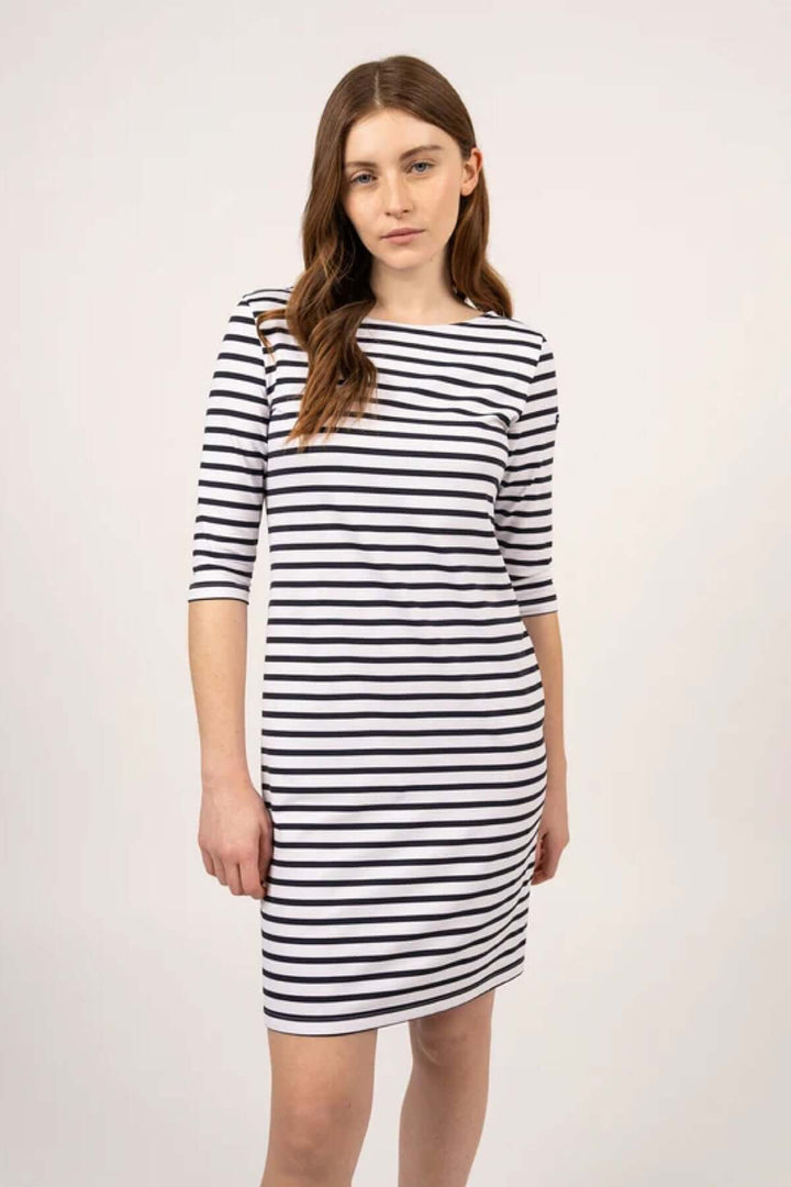 Robe PROPRIANO à rayures, coupe droite, manches trois-quarts, idéale pour un look quotidien élégant et confortable.