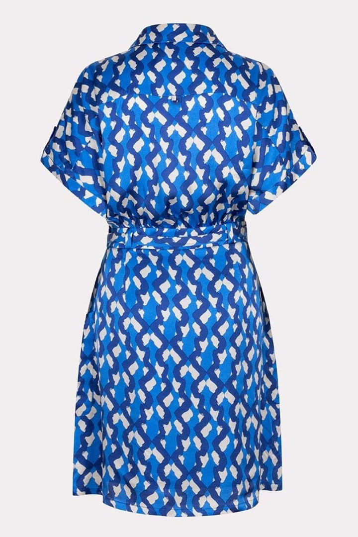 Robe Utopia bleu à imprimé abstrait, dos avec ceinture, élégante et confortable, manches courtes retroussées.