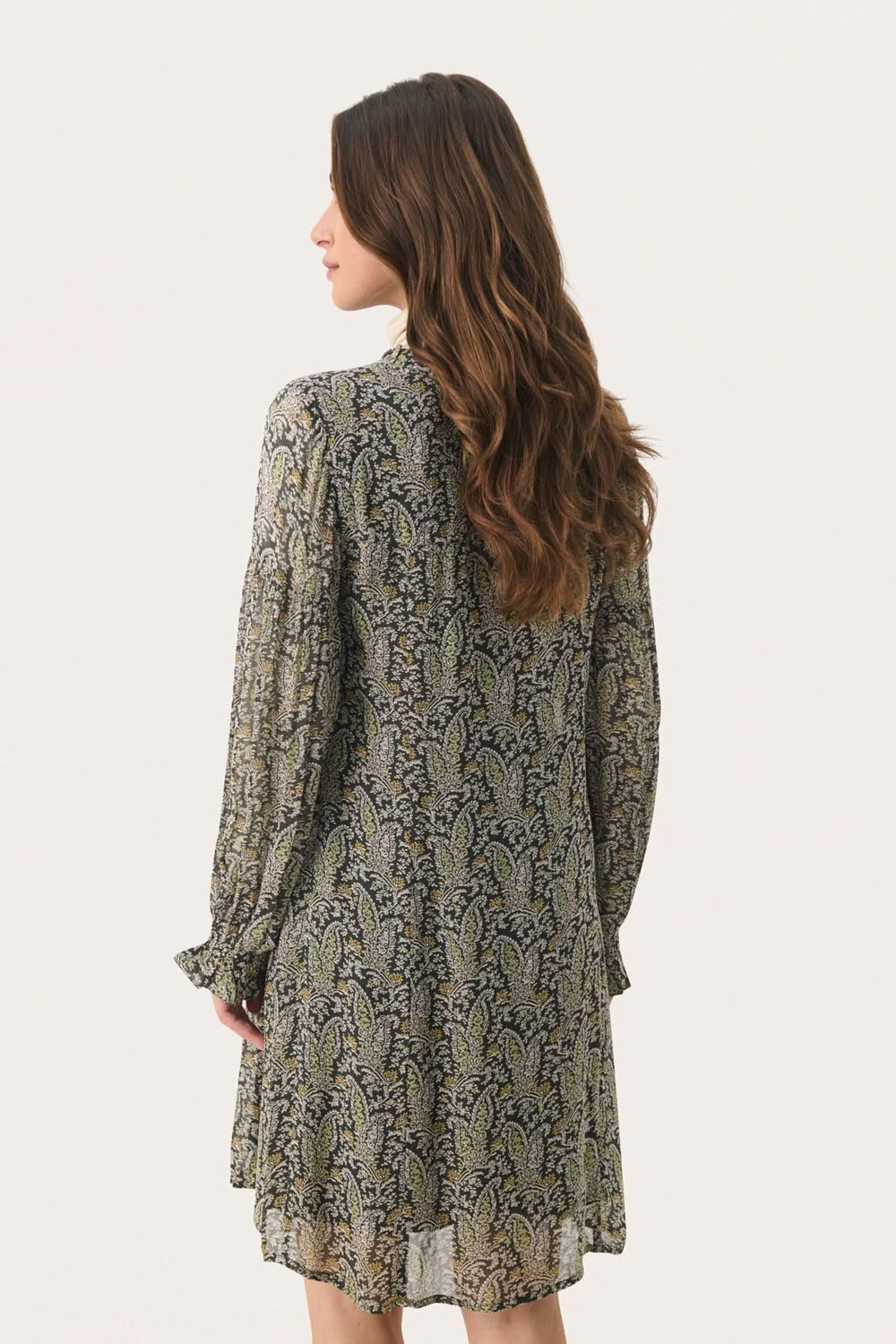 Robe courte Botella avec imprimé élégant et manches longues à volants vue de dos.