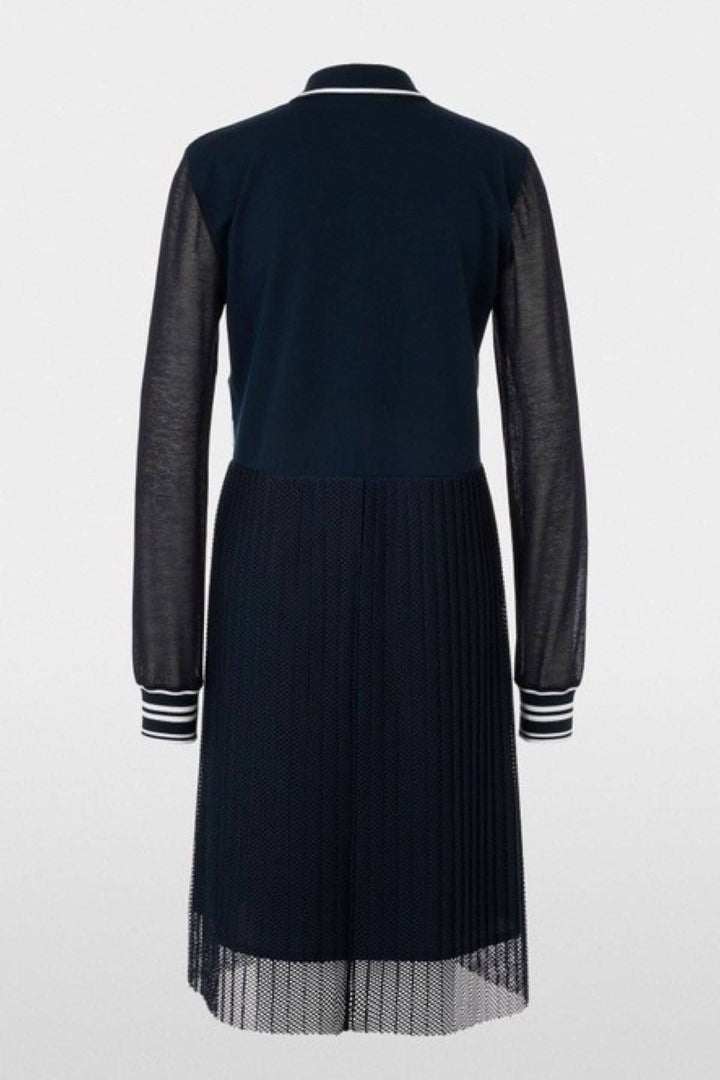 Robe midi avec manches transparentes, jupe plissée en résille, détails rayés au col et poignets.