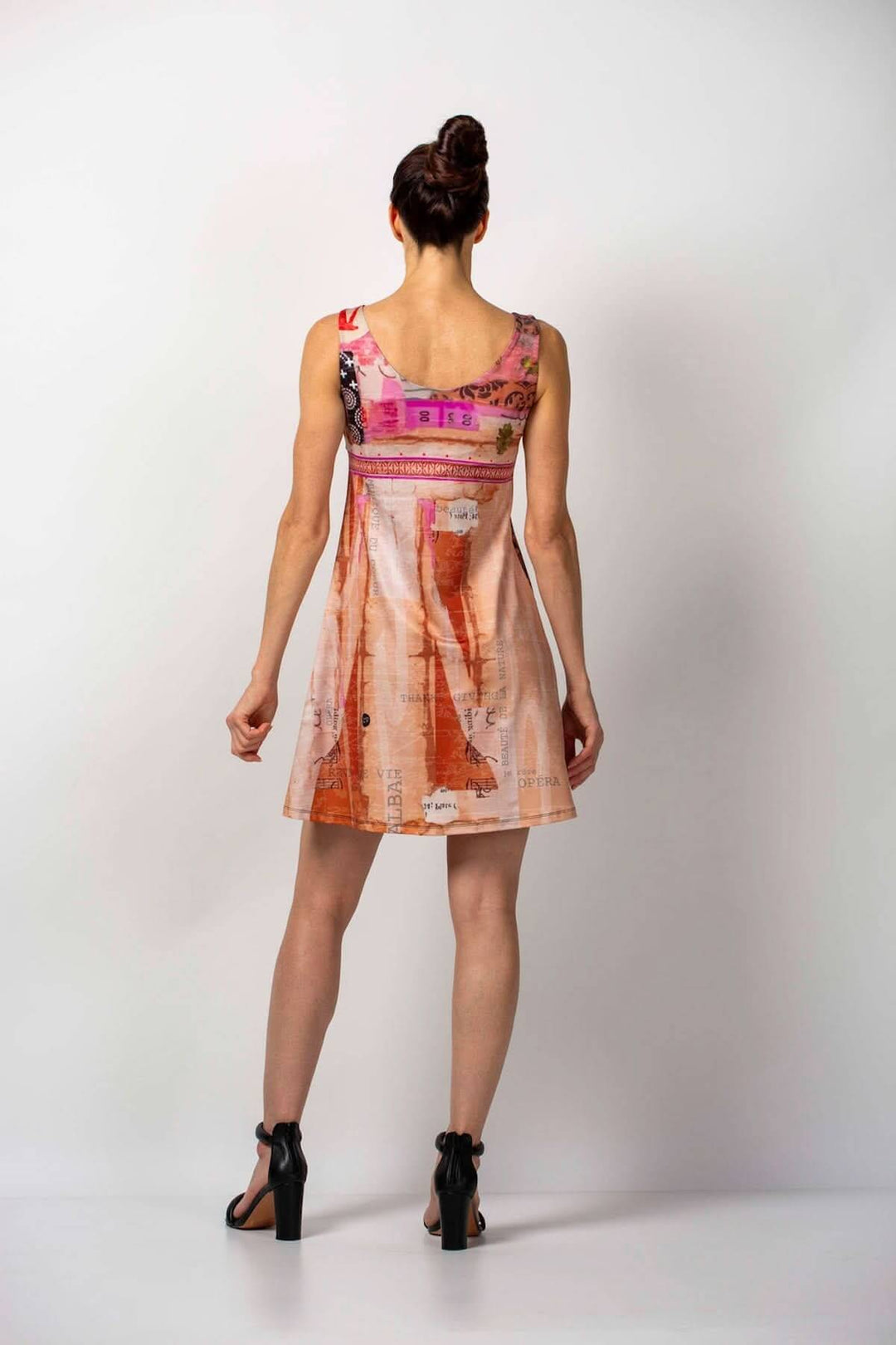 Robe semi-évasée Alba, imprimée, confortable, en tissu technique, vue arrière.