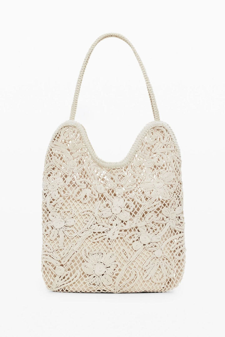Sac en crochet ajouré avec motifs floraux, anses tressées, parfait pour un look estival bohème.
