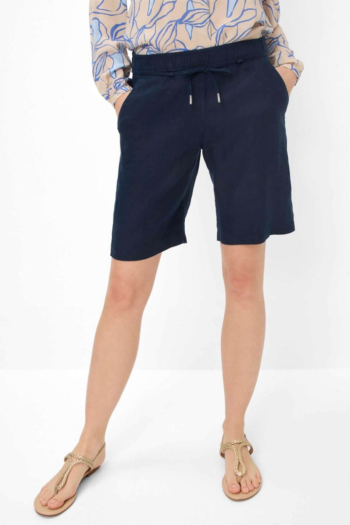 Shorts en lin bleu marine MEL B pour femmes, coupe Relaxed Fit, style décontracté avec ceinture à nouer.