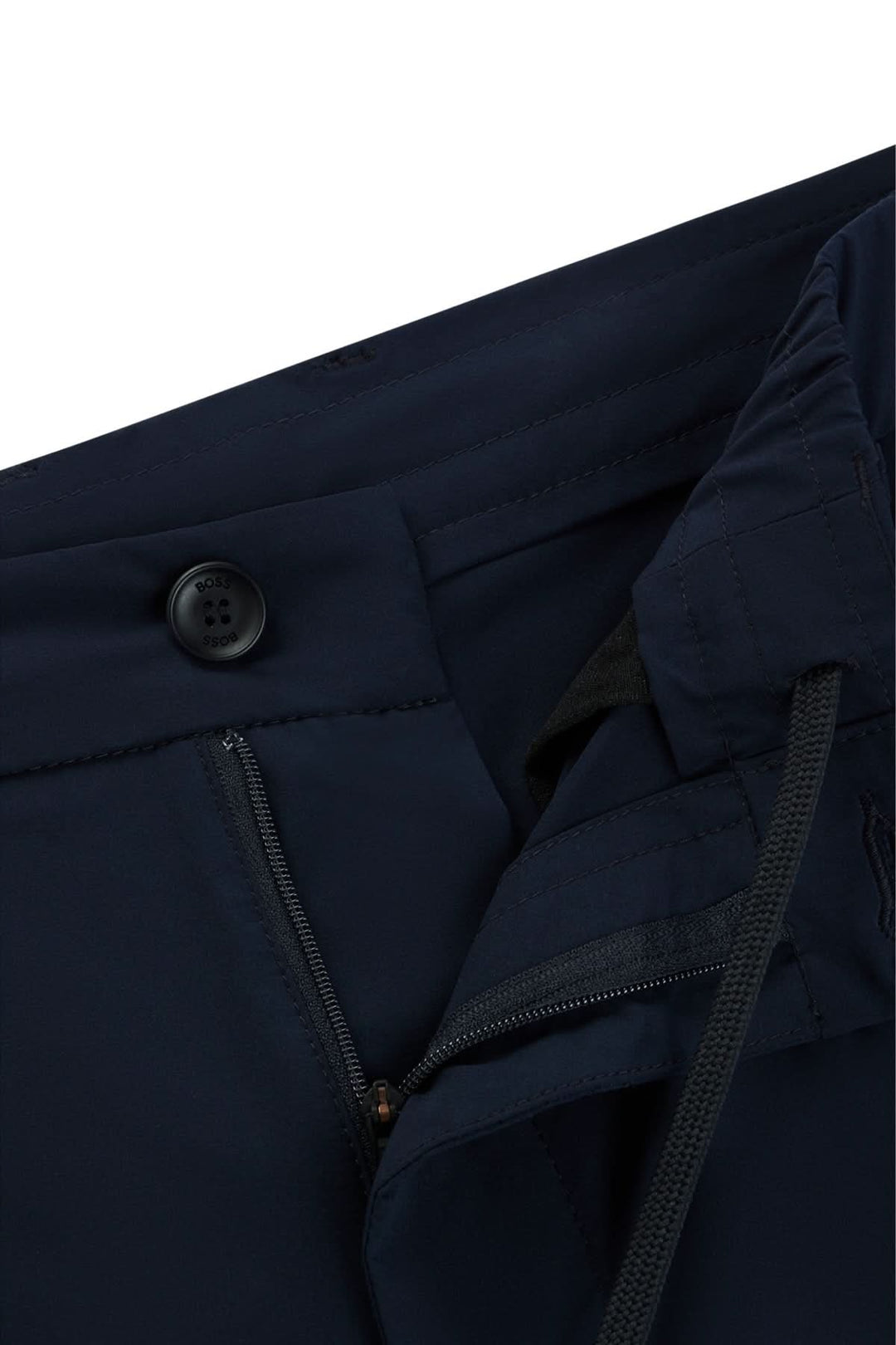 Détail d'un short speedflex en tissu extensible, avec fermeture à glissière et taille élastiquée.