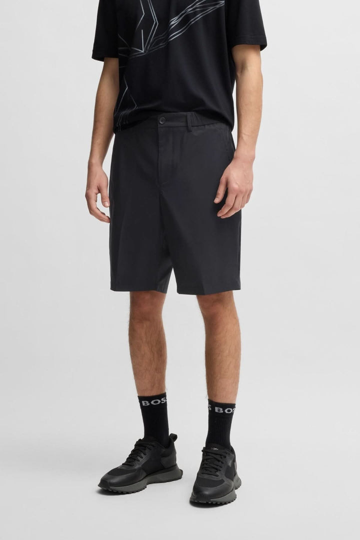 Short Speedflex noir, design minimaliste, coupe droite, léger et respirant pour un style sportif chic.
