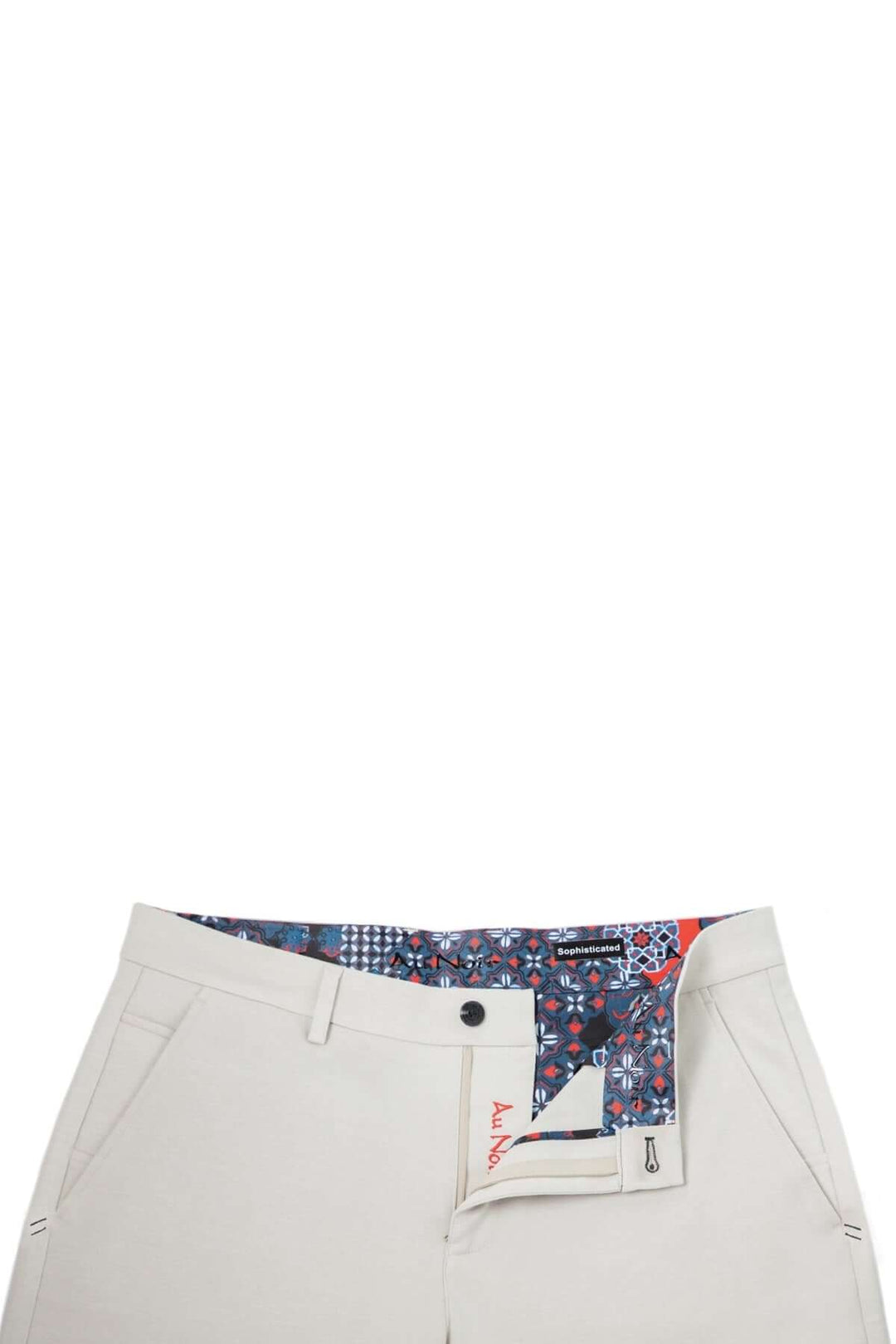 Shorts Giacomo élégants avec une matière douce et extensible, affichant un design minimaliste et des poches raffinées.