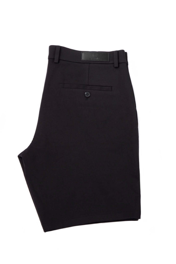 Shorts Giacomo élégants en noir avec poches latérales et bouton, design minimaliste et confort supérieur.