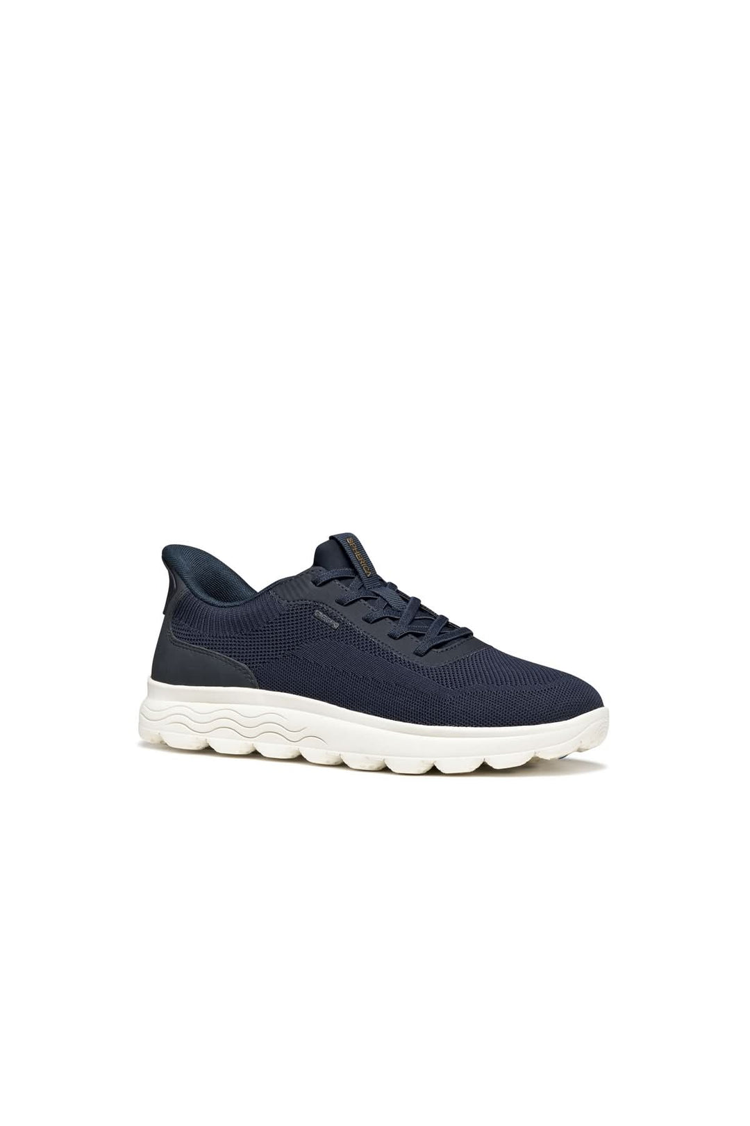 Sneaker en maille respirante avec semelle amortissante et tige souple pour confort quotidien.