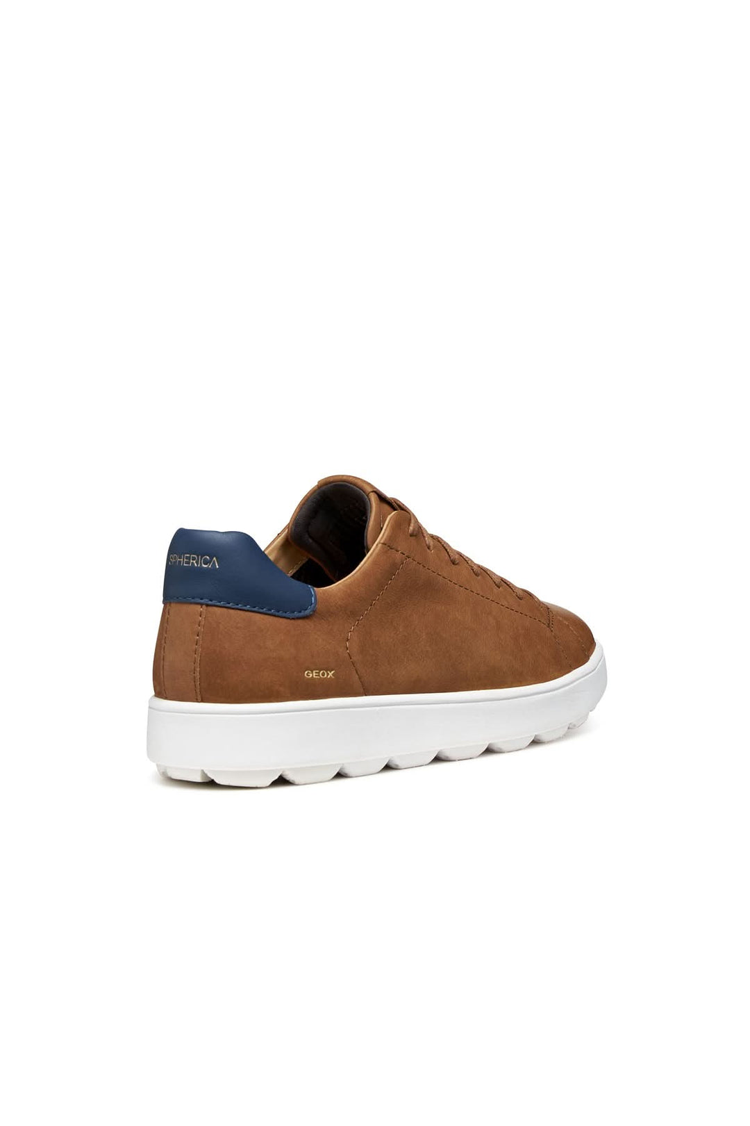 Sneakers en cuir respirant marron avec détail talon contrastant bleu et semelle blanche adhérente, vue de profil.