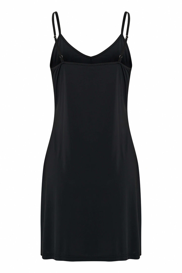 Sous-robe Lissandra noire avec bretelles spaghetti et encolure en V pour un tombé parfait sous vos robes.