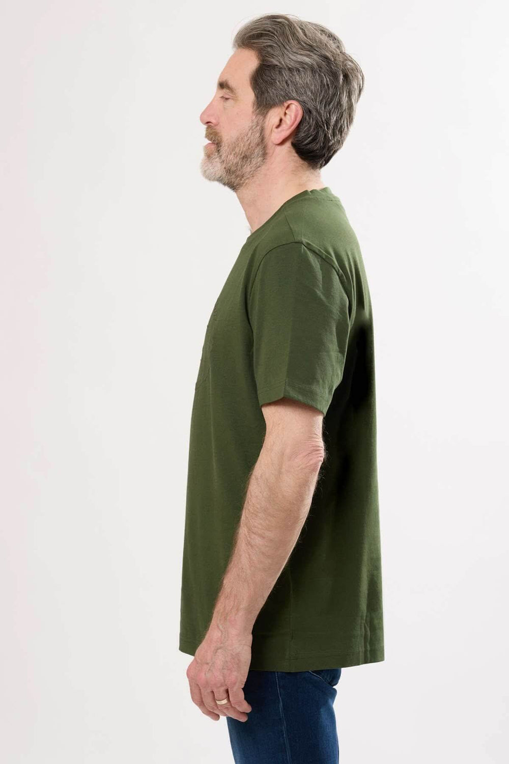 T-shirt BOSS coupe droite, léger en coton, couleur vert, avec manches courtes et encolure ronde.