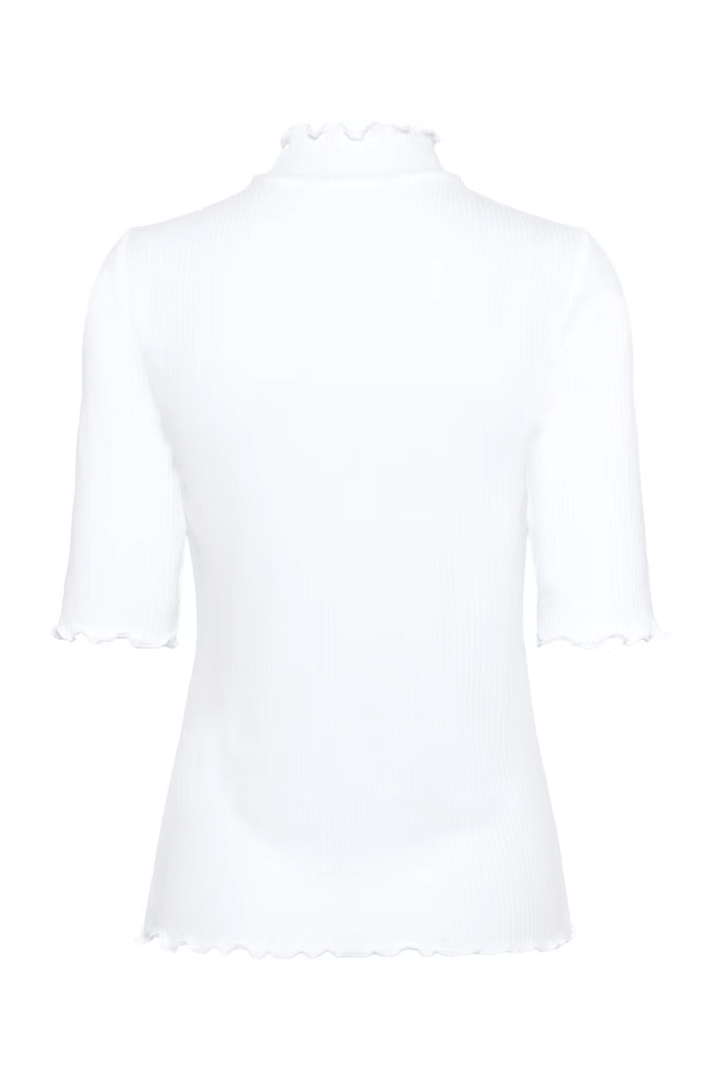 T-shirt Ribba blanc avec col montant festonné et manches mi-longues en maille côtelée extensible, vue de dos.