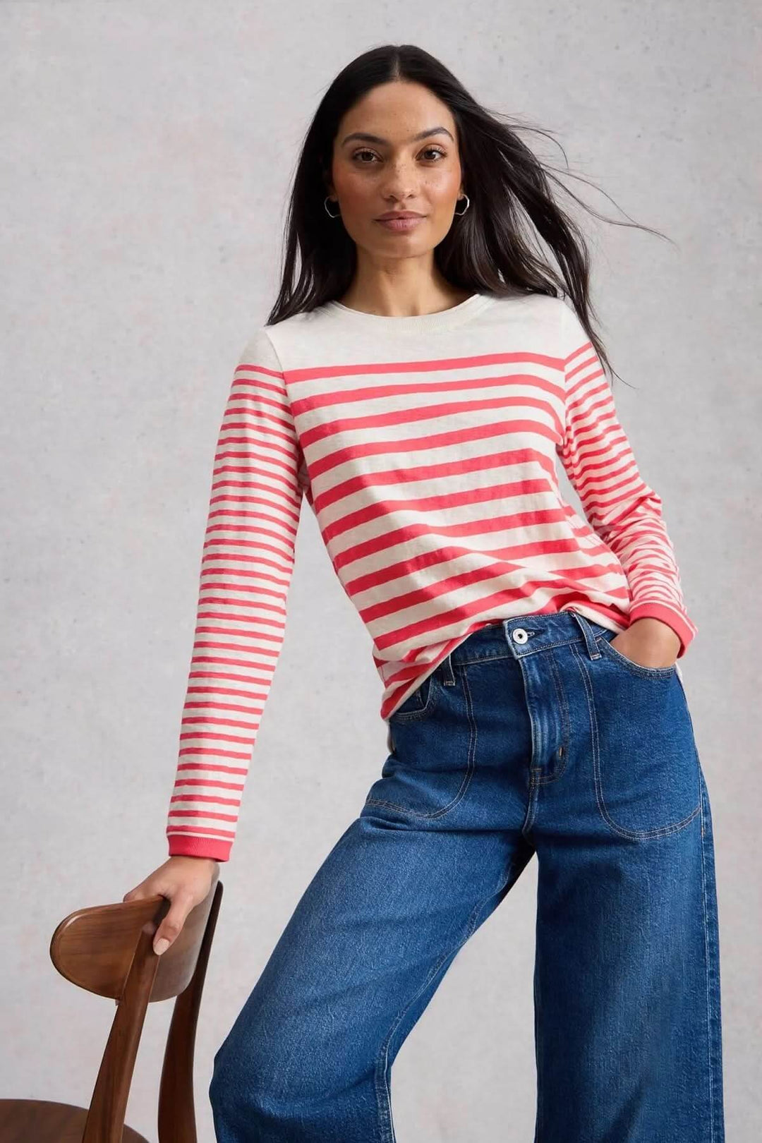 T-shirt rayé à manches longues pour un style décontracté et intemporel, parfait pour le quotidien.