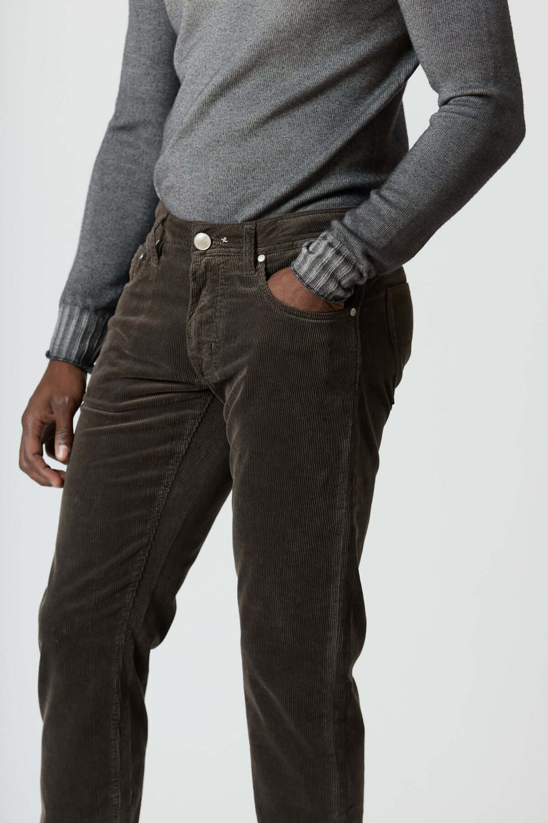 Pantalon en velours côtelé cinq poches Michelangelo, coupe regular slim, confort et élégance, toucher doux, idéal pour hiver.