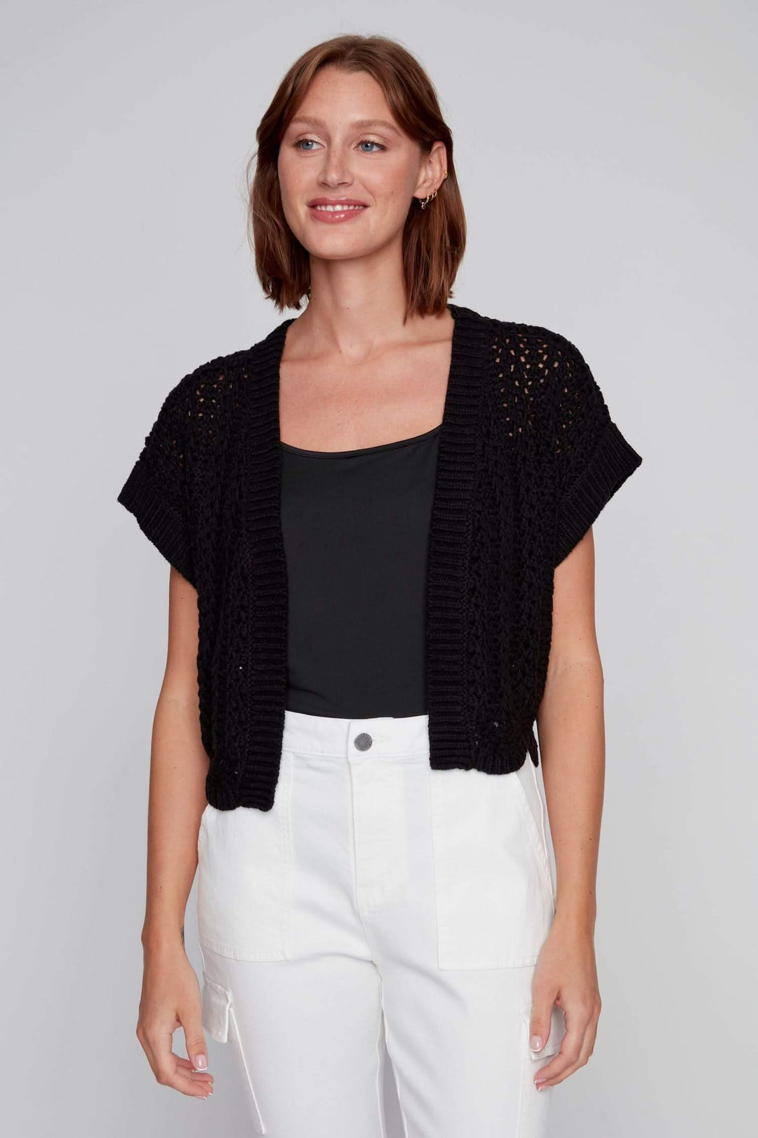 Veste au crochet à manches courtes, coupe ouverte, tricot ajouré, idéale pour un look estival.