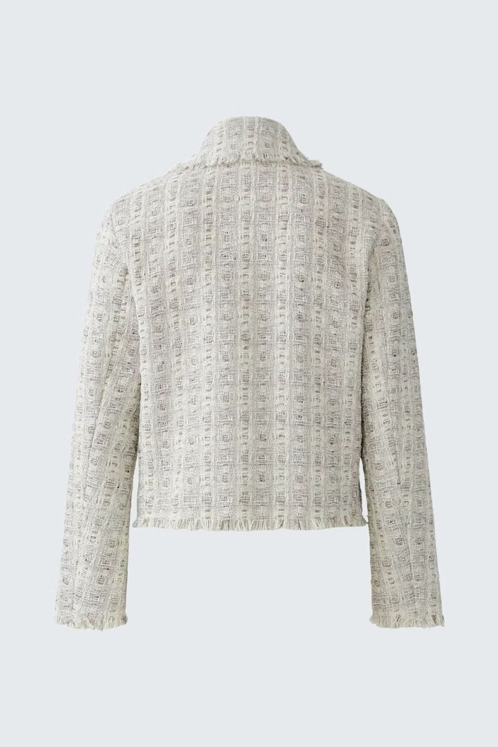 Veste en tweed au design classique avec coupe droite et finitions effilochées, vue arrière, col chemise et boutons recouverts.