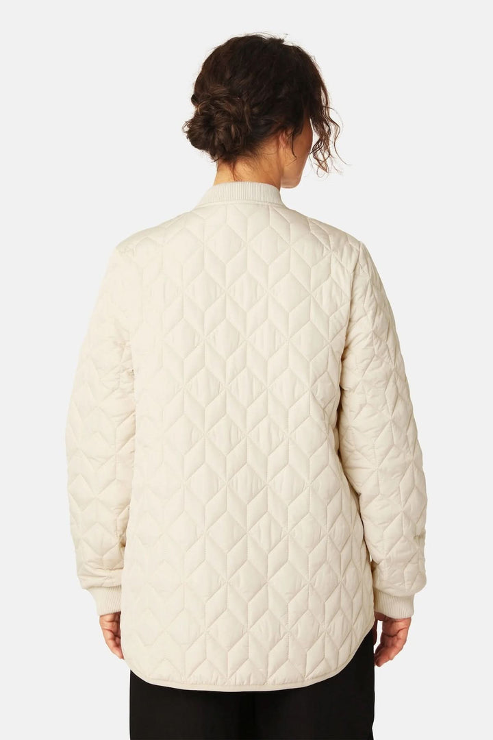 Veste matelassée mi-longue à fermeture éclair vue de dos, piquage géométrique, confort moderne, élégance pratique pour la mi-saison.