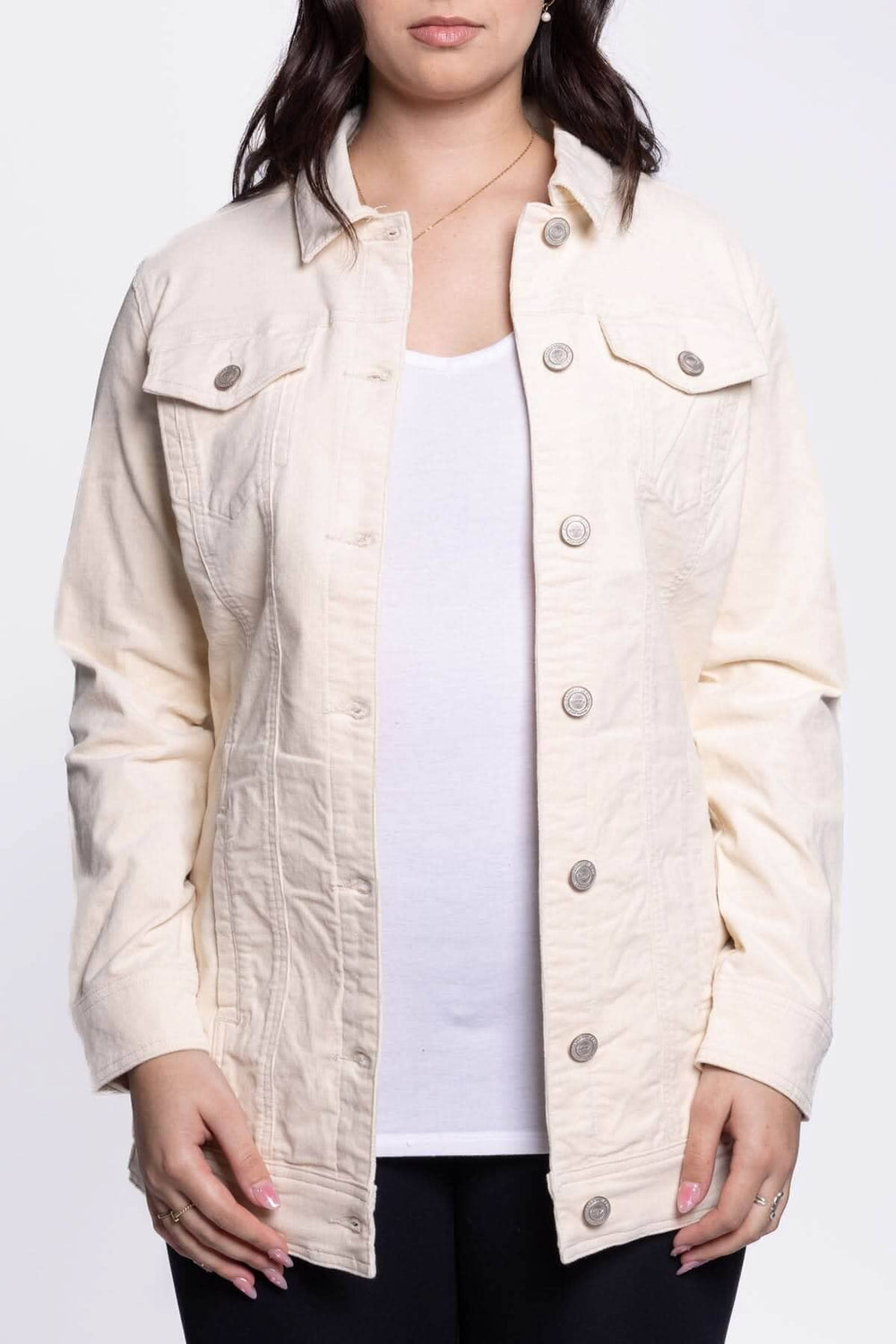 Veste mi-longue en velours côtelé, boutons, poches plaquées et manches longues, style décontracté et élégant.