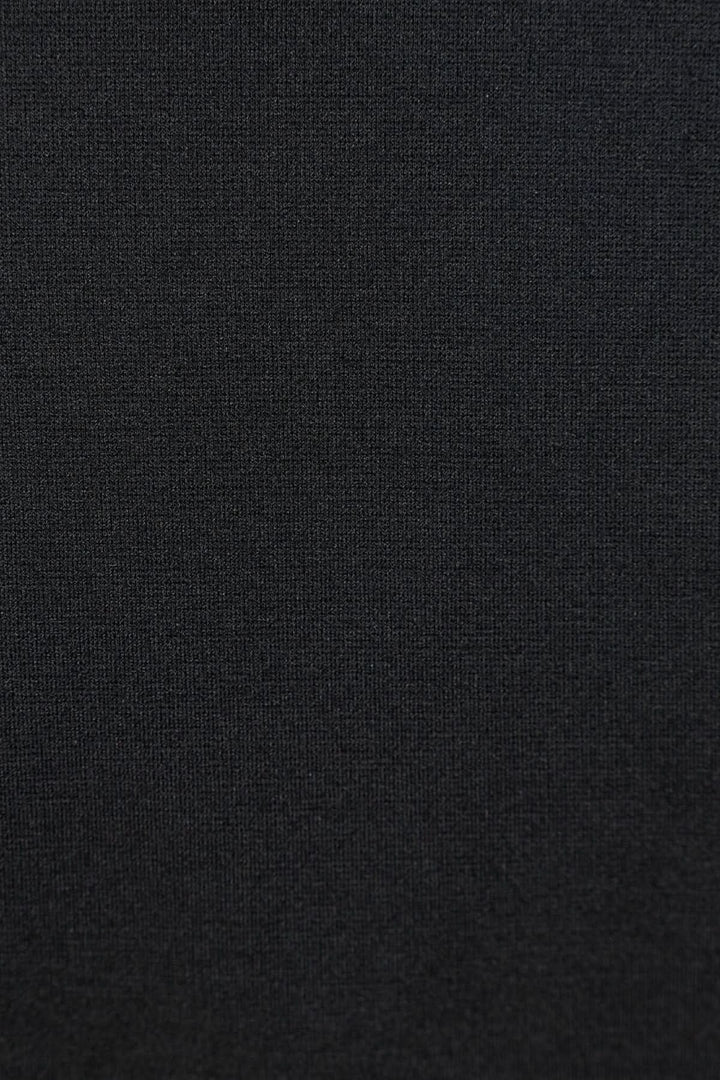 Tissu noir texturé pour le veston Cayden, offrant un aspect élégant et sophistiqué.