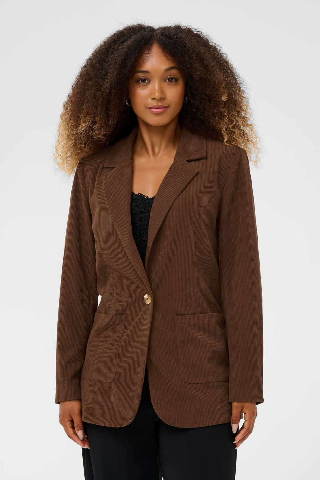 Veston Kanna en velours côtelé à bouton unique, offrant une élégance décontractée et confortable avec une texture douce et coupe moderne.
