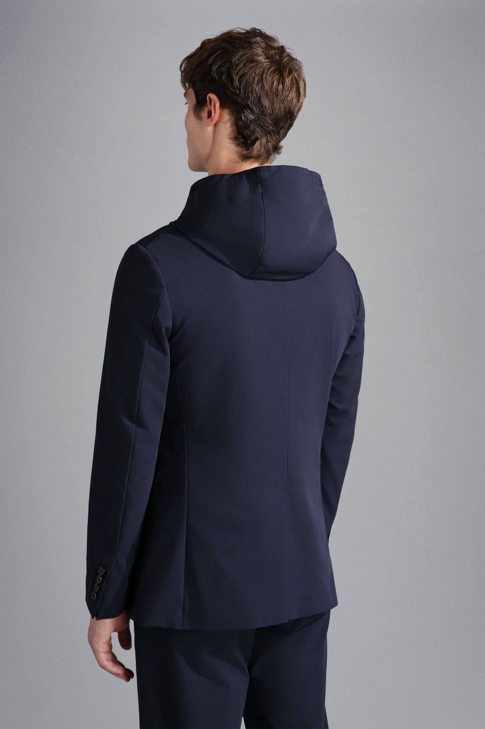 Veston extensible à capuchon de Paul and Shark, vue arrière, style contemporain et confort.