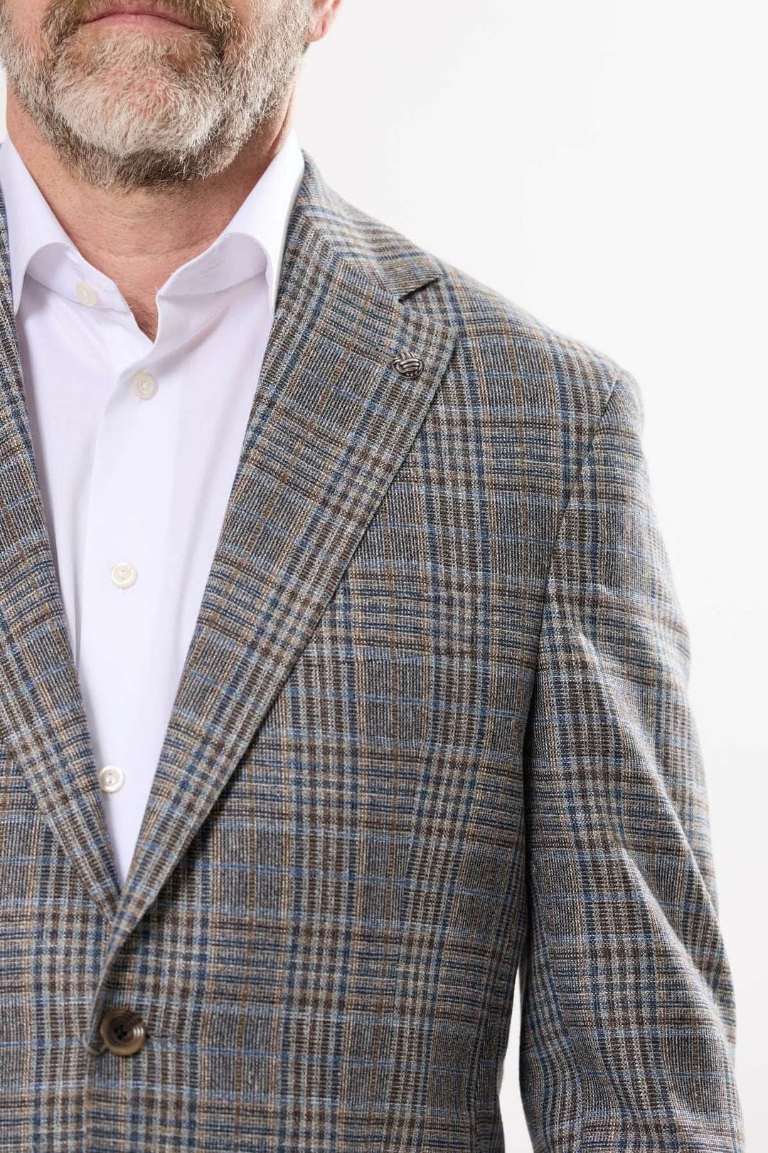 Veston à motif prince-de-galles en tissu raffiné, coupe semi-ajustée, idéal pour occasions habillées.