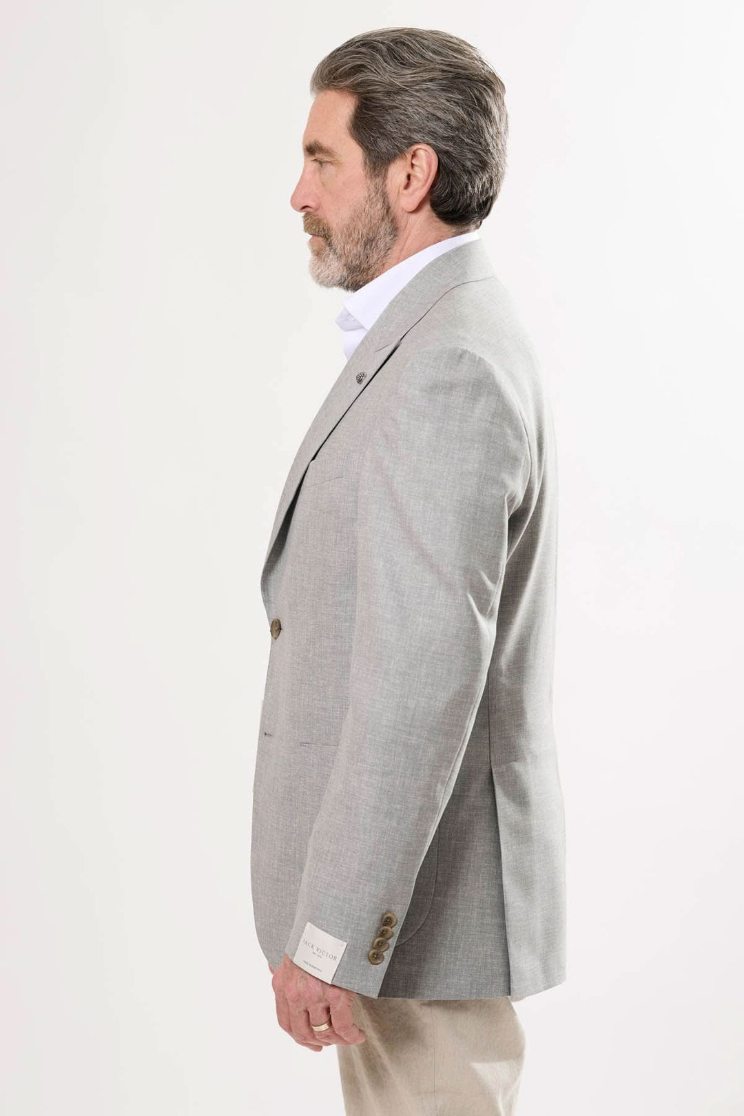Veston léger à texture raffinée, élégant et contemporain, adapté pour les journées chaudes et événements estivaux.