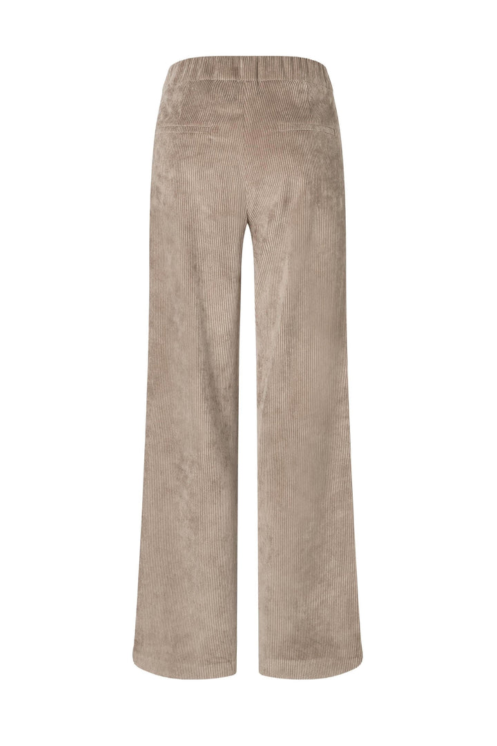 Pantalon en velours côtelé beige à jambe large avec taille élastique, idéal pour un look automnal chic.