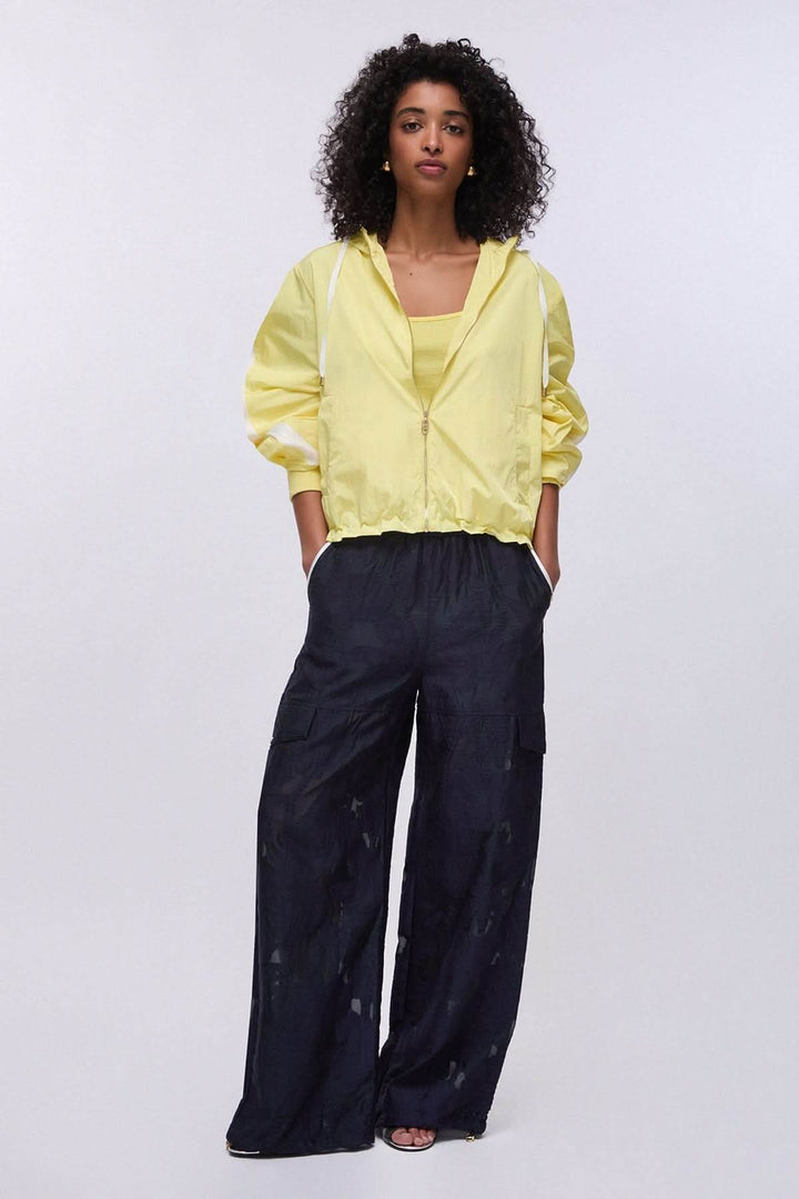 Veste légère à capuche zippée