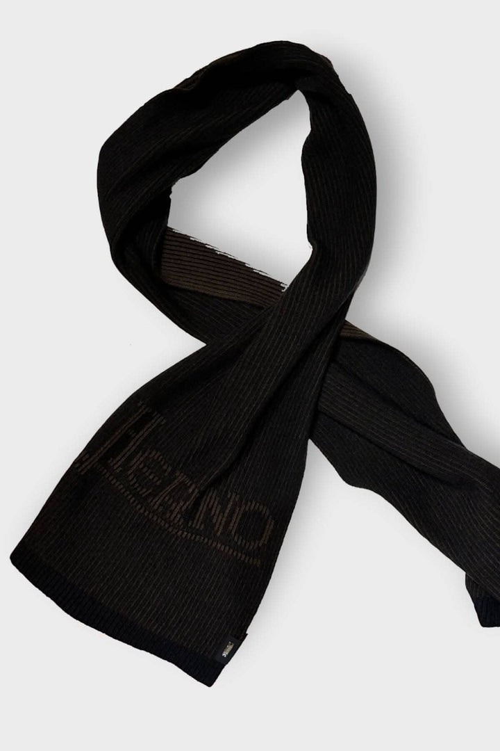 Foulard en pure laine de maille côtelée Herno, noir, idéal pour garder la chaleur cet hiver.