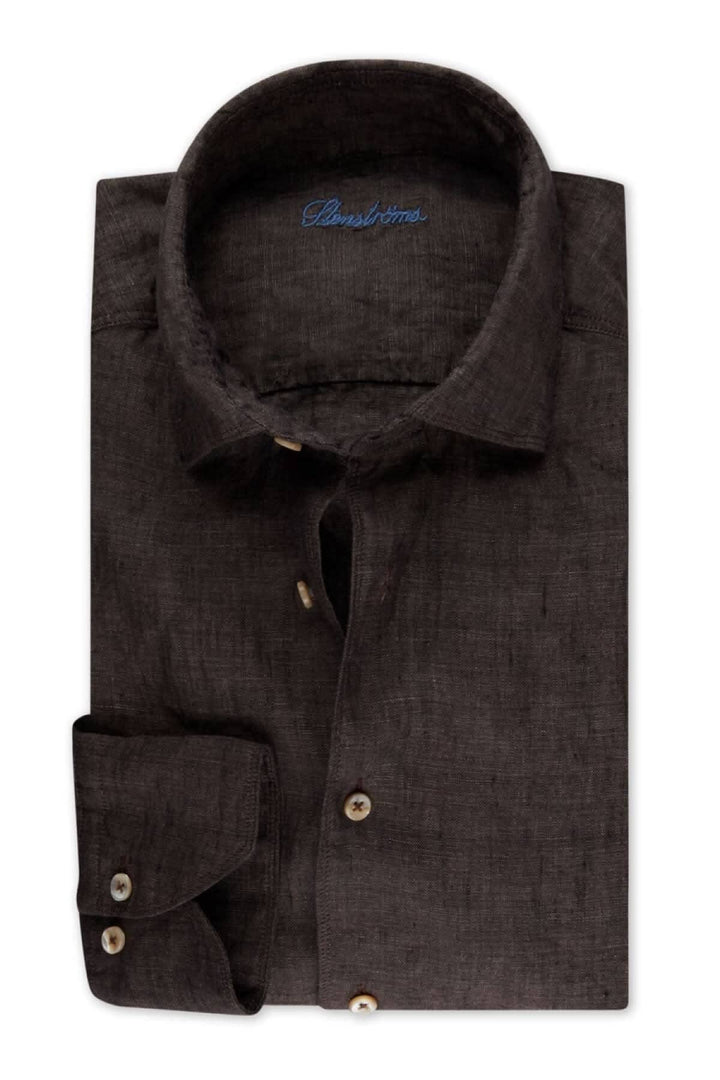 Chemise en lin marron, légère et respirante, avec col classique et boutons élégants, parfaite pour l'été.