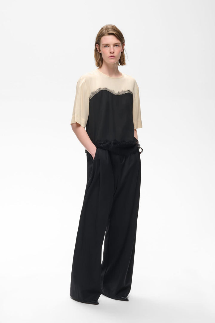 Vue de face blouse dentelle Inwear pour femme rouge avec détails fleuris - Valérie Simon