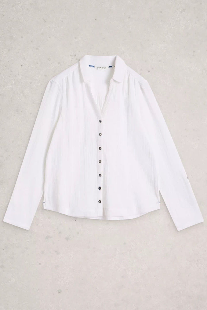 Front view of the white blouse with crinkled texture White Stuff for women, visible buttons - Valérie Simon
