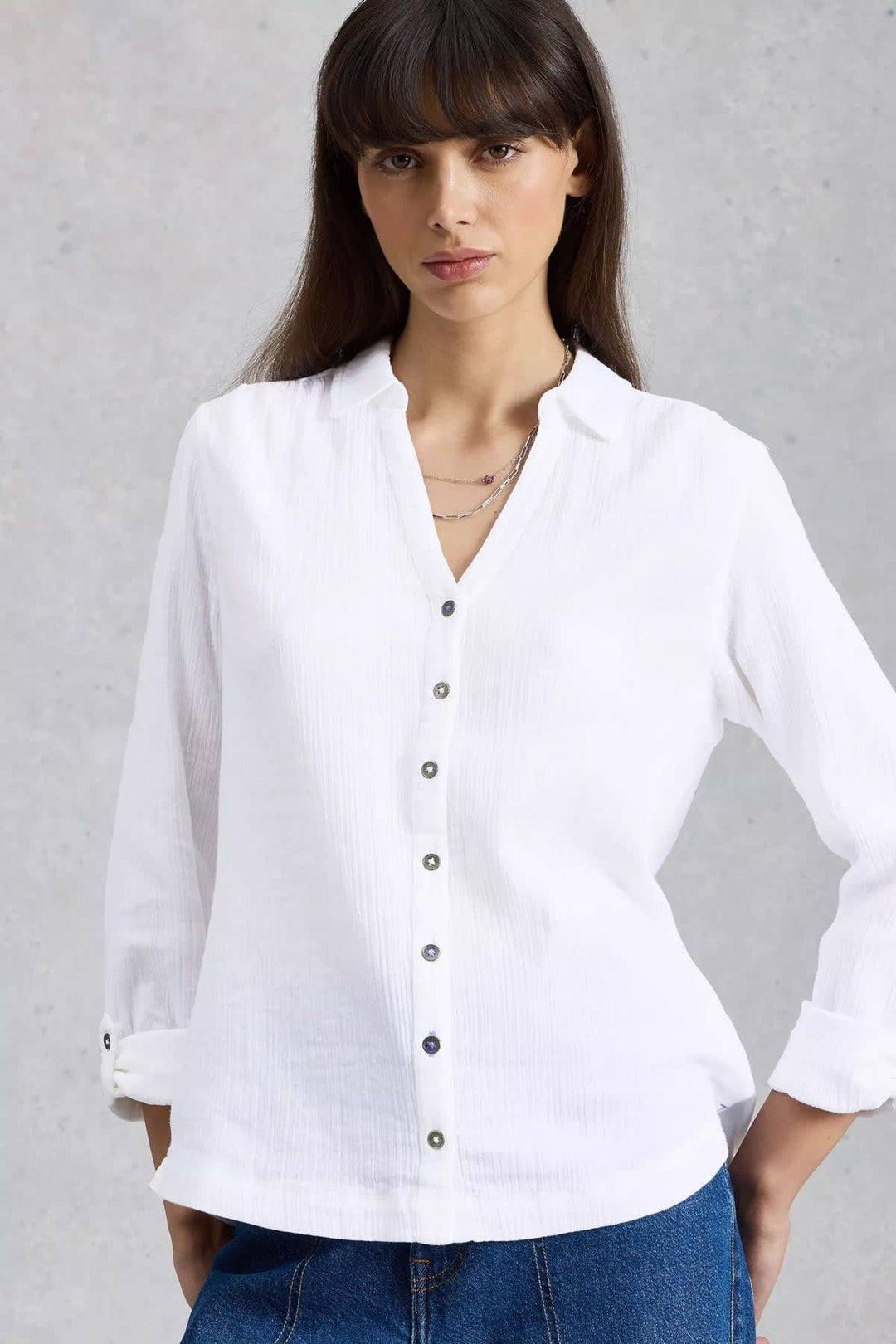 Front view of the white crinkled button-front blouse White Stuff for women - Valérie Simon