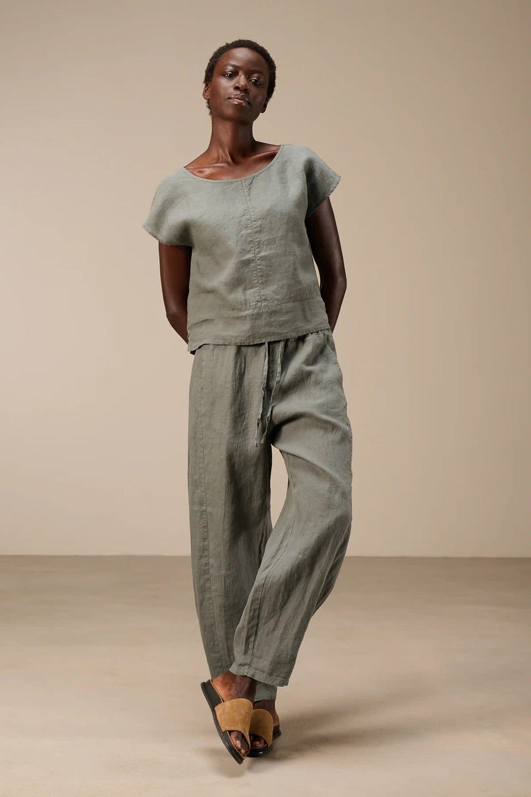 Front view of the Nile linen blouse for women in beige with floral embroidery details - Valérie Simon