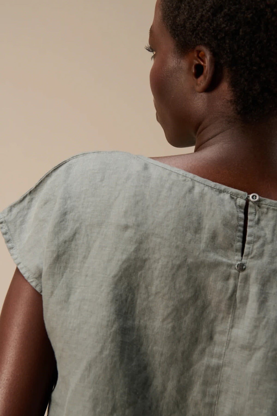 Front view of the Nile collarless linen blouse for women in light green with embroidered sleeve details - Valérie Simon
