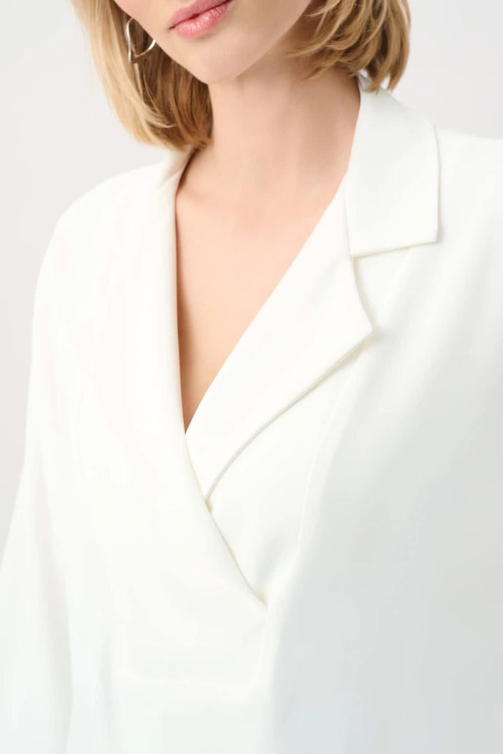 Vue de face blouse col tailleur Joseph Ribkoff femme blanche avec boutons dorés - Valérie Simon