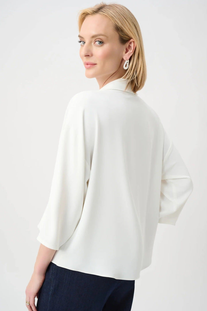 Vue arrière blouse Joseph Ribkoff bleu col tailleur détails boutons - Valérie Simon