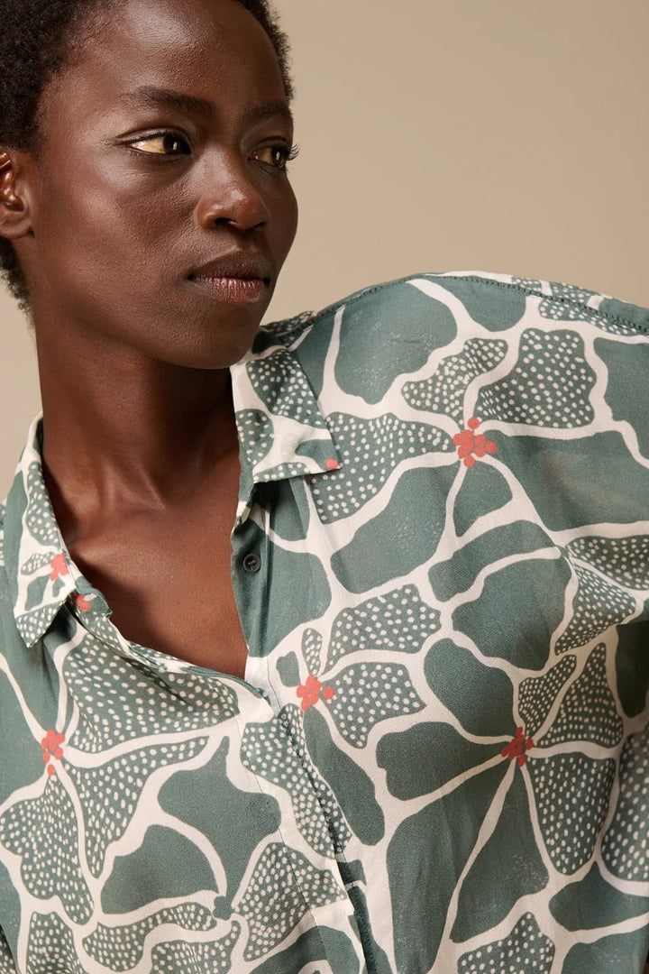 Front view of the Nile short-sleeved printed blouse for women, multicolored with a floral pattern - Valérie Simon