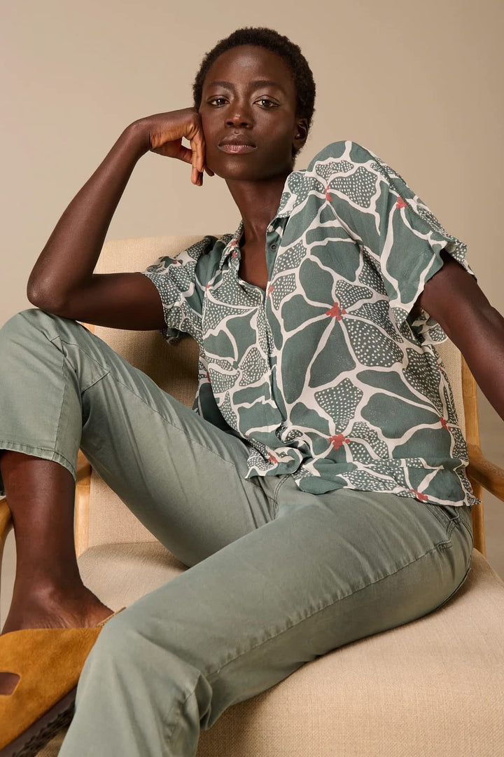 Side view of the Nile printed women&