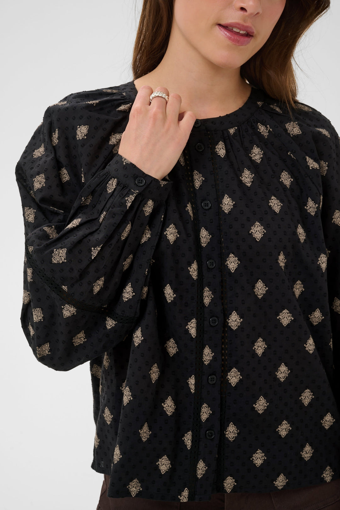 Front view of the Wila printed blouse with puff sleeves in multicolored Kaffe print - Valérie Simon