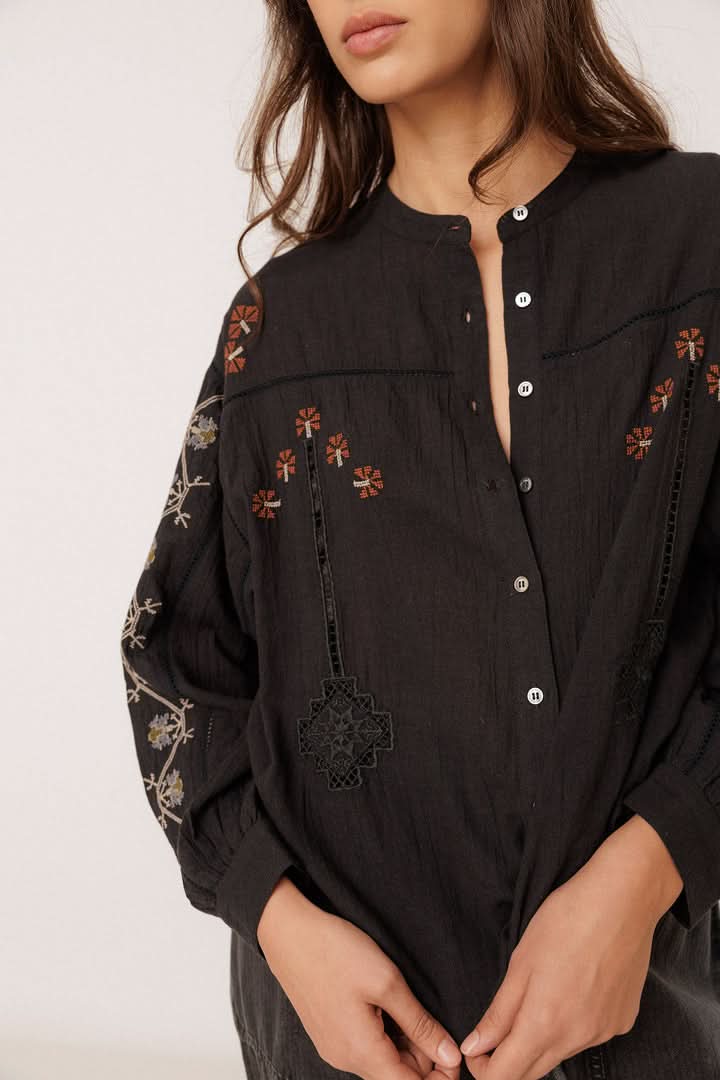 Embroidered long-sleeve blouse 