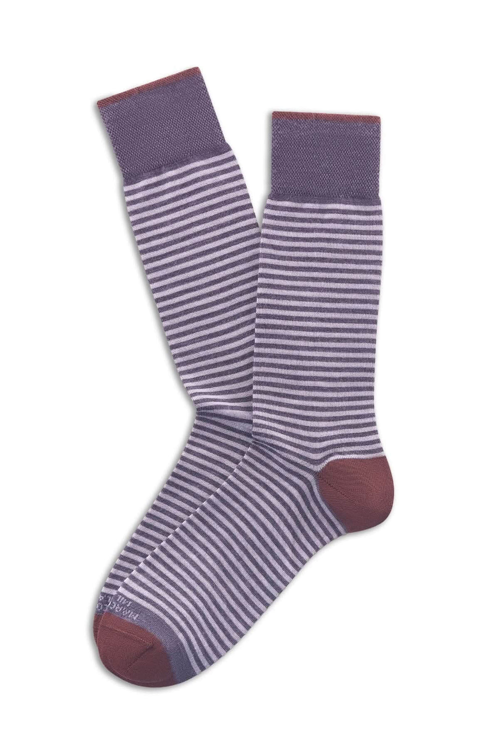 Bas à fines rayures horizontales en mailles douces, rose et violet, parfaits pour un style élégant et confortable.