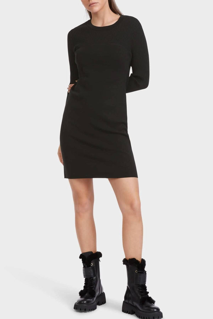 Robe sportive 'Rethink Together' en noir, avec manches longues et coupe ajustée.