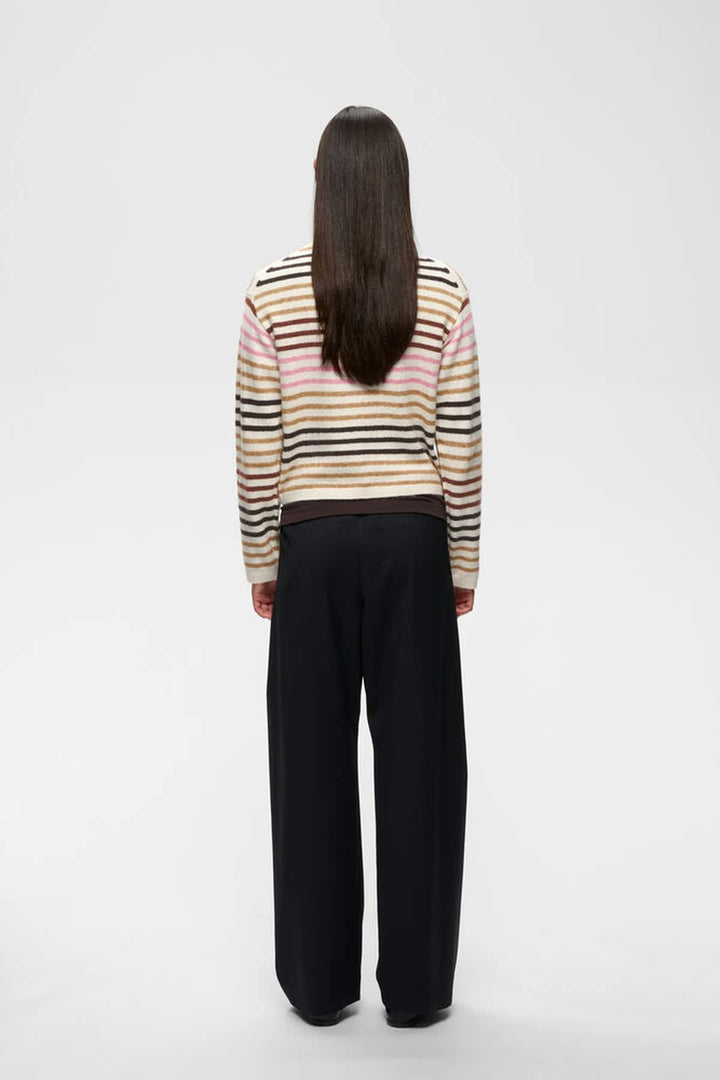 Vue de face cardigan à boutons Guna Inwear pour femme beige - Valérie Simon