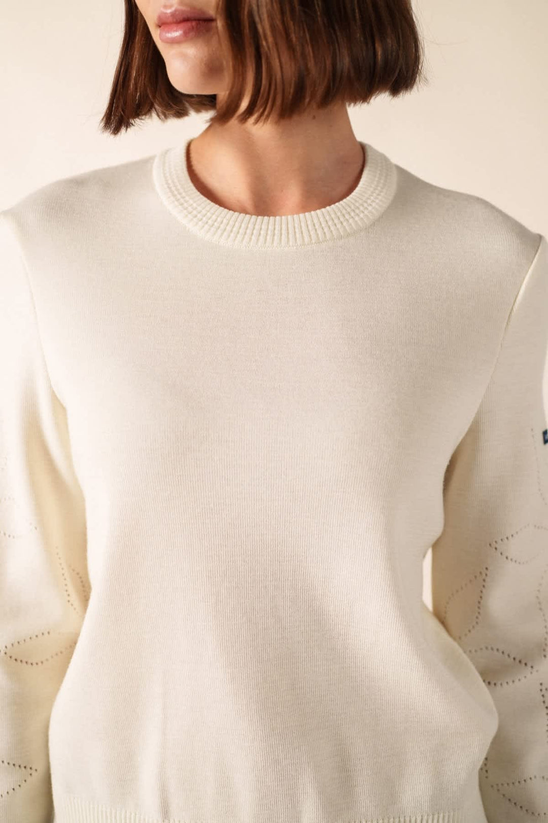 Vue de face chandail Ascou Saint James pour femme marine avec boutons dorés - Valérie Simon