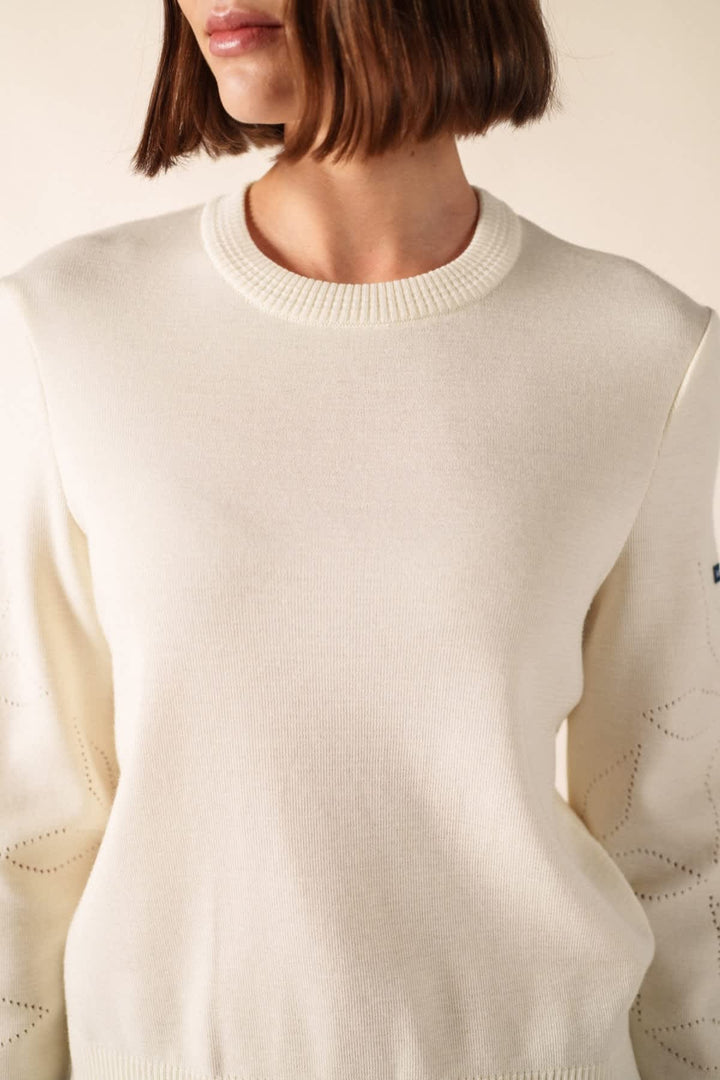 Vue de face chandail Ascou Saint James pour femme marine avec boutons dorés - Valérie Simon