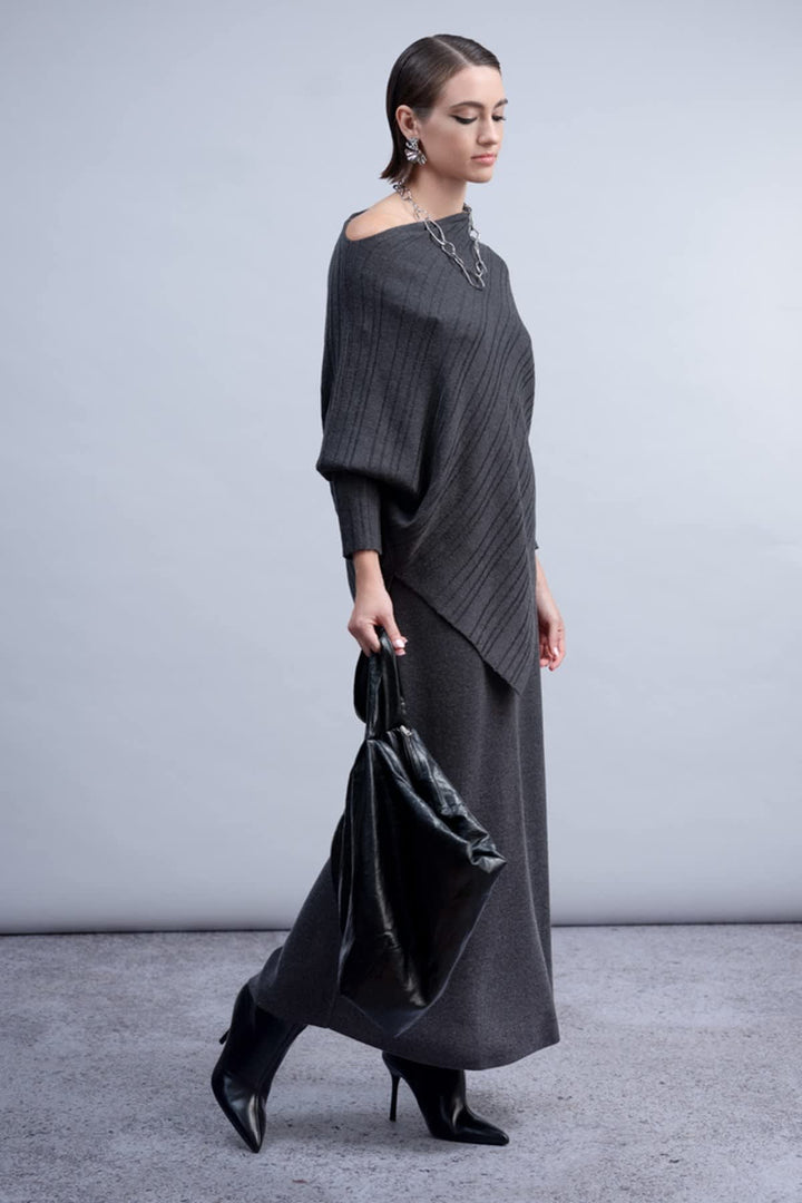 Front view of the Haako women&